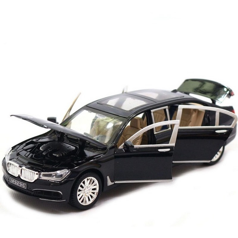 Автомодель автомобіля BMW 760 7695(Black) світло, звук, відкриваються двері