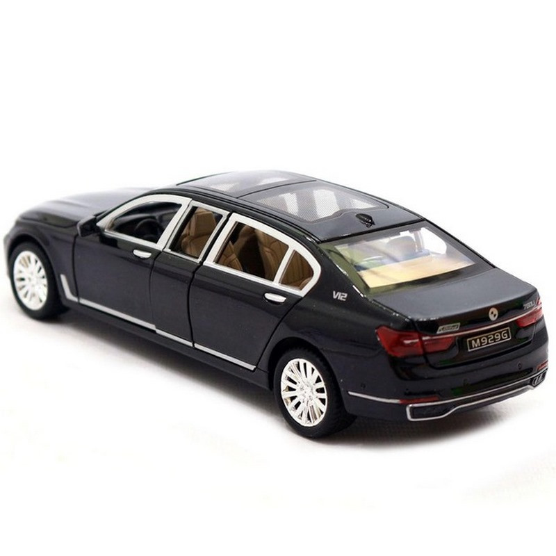 Автомодель автомобіля BMW 760 7695(Black) світло, звук, відкриваються двері