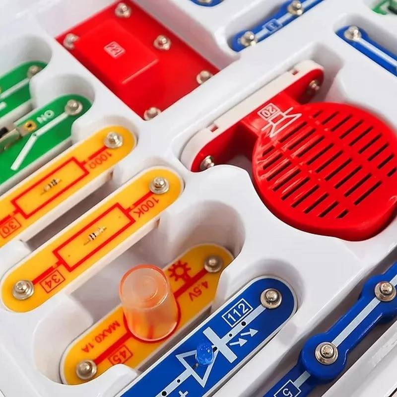 Конструктор електронний "118 СХЕМ" D70701 музика та світло