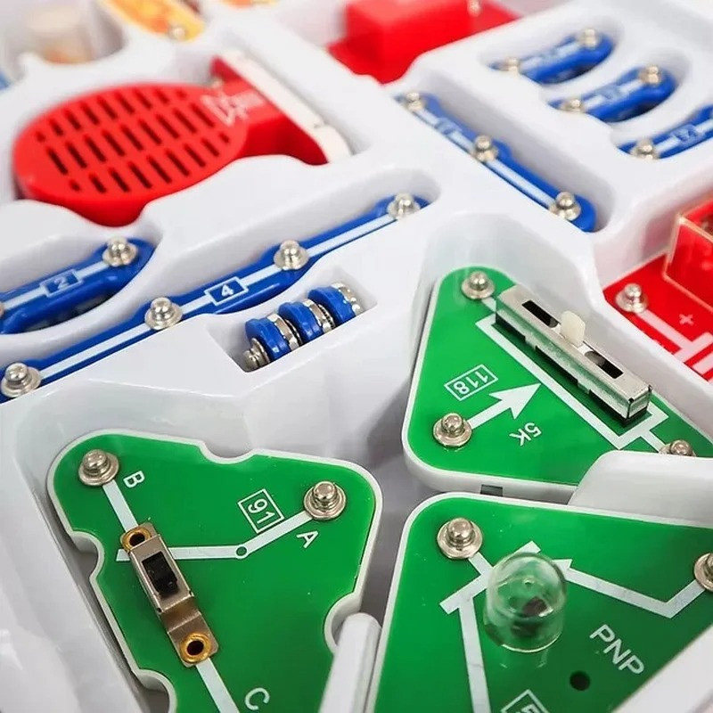 Конструктор електронний "118 СХЕМ" D70701 музика та світло