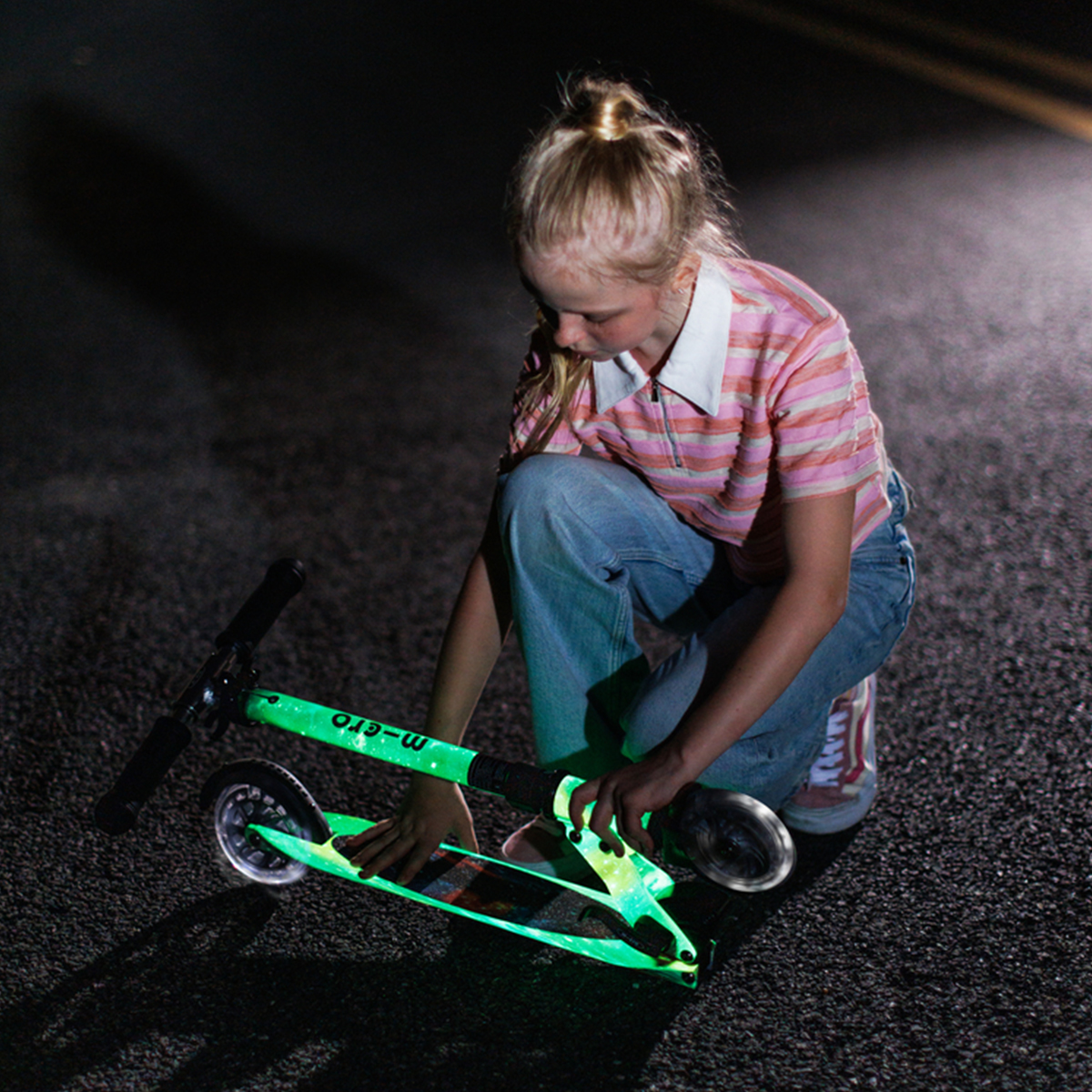 Самокат Micro серії "Sprite Glow LED Art Collection" – Космос (до 100 кг (kg), двоколісний, світло) — фото 2